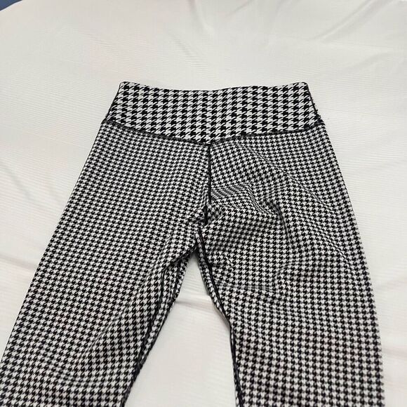 Nike Dri Fit Women’s Houndstooth Leggings Size Medium - Picture 9 of 9